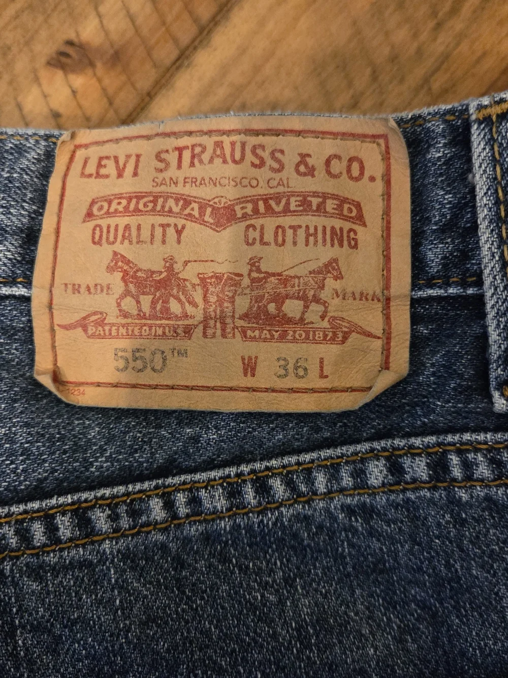 40% SALE RIGHT NOW!!!  Levi's Men's 550 Blue Denim Shorts